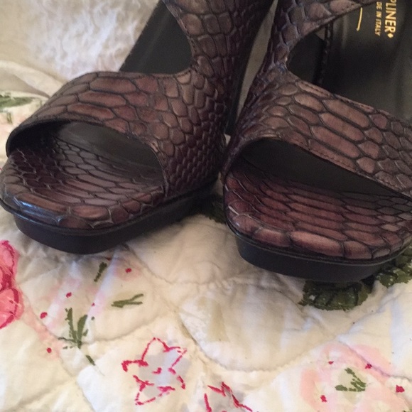 Donald J Pliner Size 8 Snakeskin Leather Heels - Picture 3 of 7